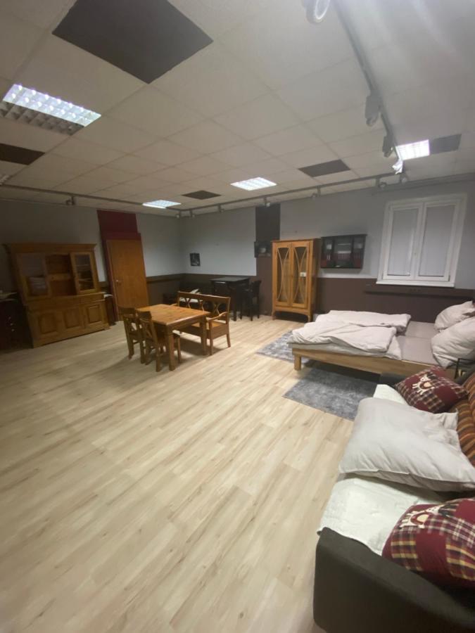 فندق Nous Cafe & Restaurant Krumnussbaum المظهر الخارجي الصورة